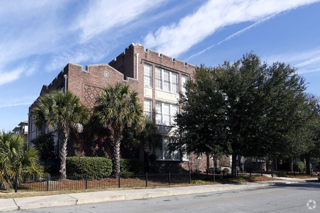Building Photo - Heritage Place