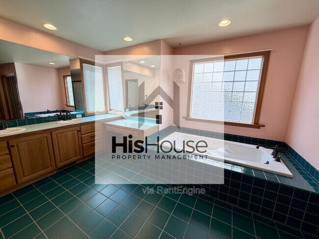 Building Photo - 2318 45th Ave