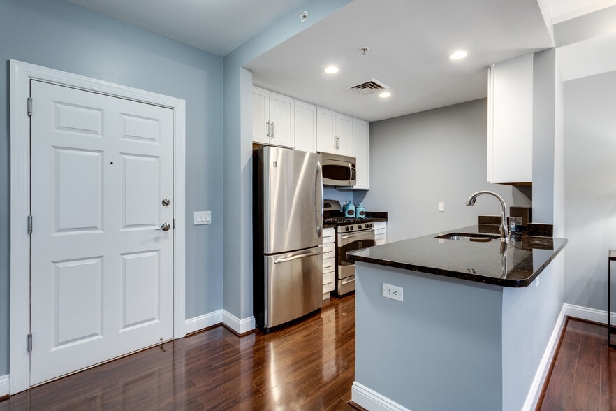 Kitchen Area - 1111 Oronoco St