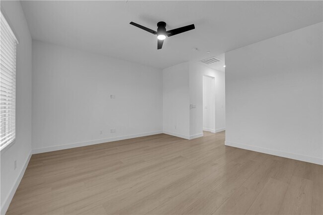 Building Photo - 600 N Carriage Hill Dr