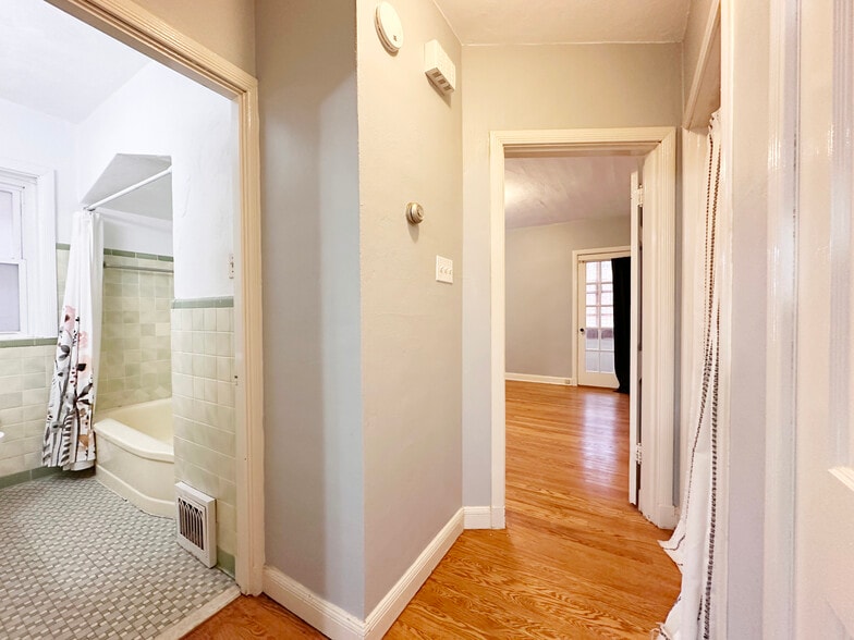 Building Photo - 5816 Mardel Ave