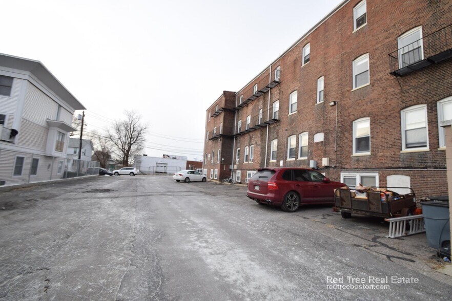 Building Photo - 172 N Beacon St