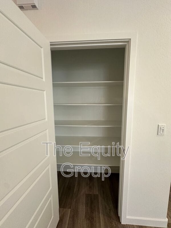 Building Photo - 2502 Cambridge Ct
