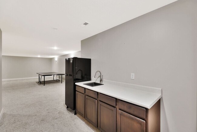 Building Photo - Living in Luxury