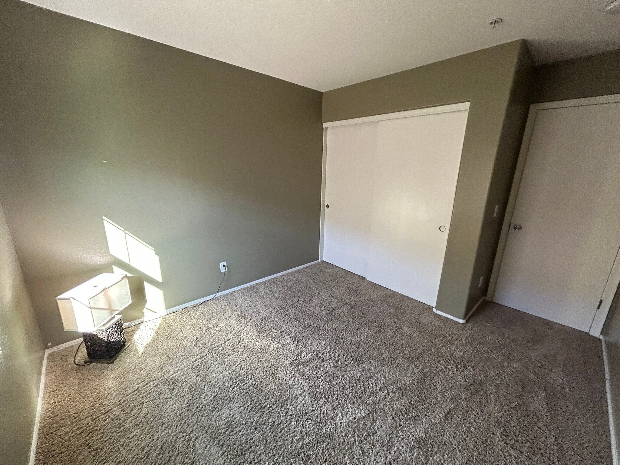 Building Photo - 8111 W Lynwood St