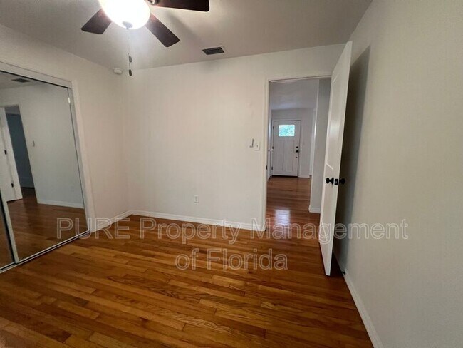 Building Photo - 1222 SE 3rd St