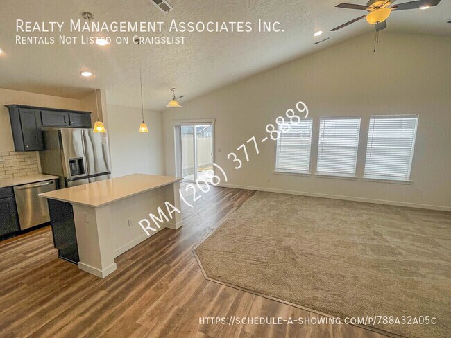 Building Photo - 7573 E Iroquois St