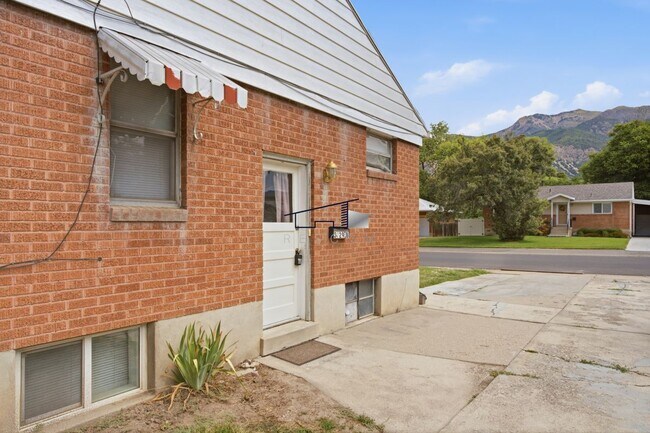 Building Photo - 3729 Quincy Ave