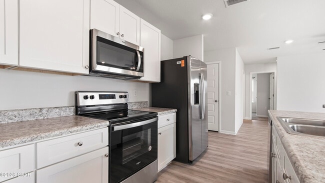 Building Photo - 5020 Rivergrass Dr