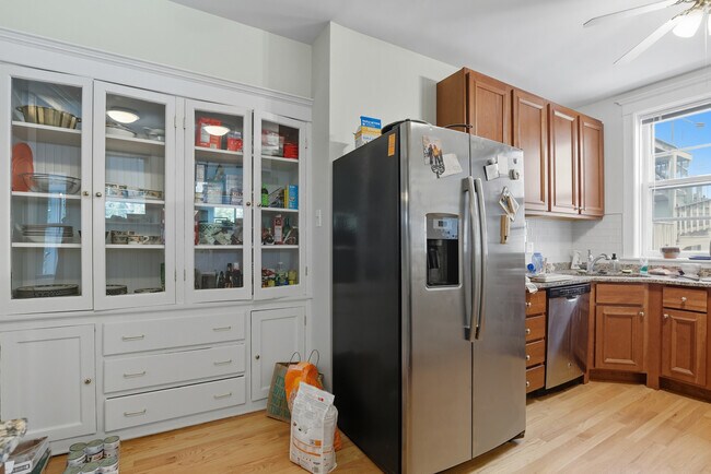 Building Photo - 935 Judson Ave