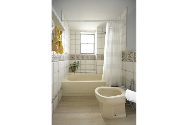 Building Photo - 1775 Washington Ave