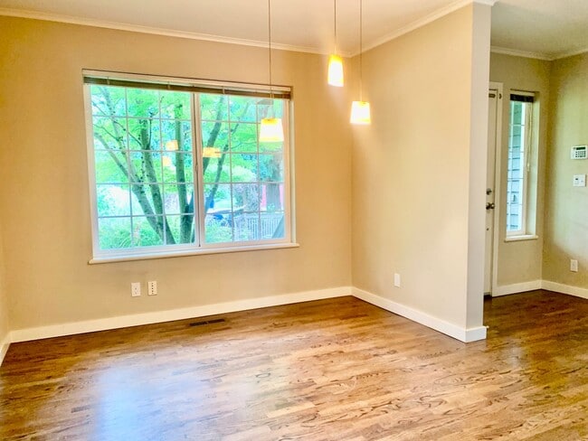 Building Photo - Madison Valley Home