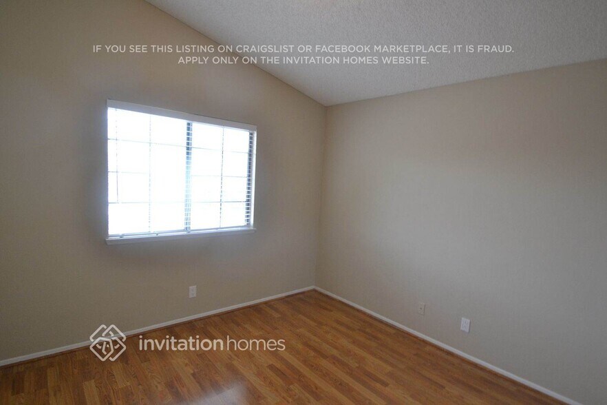 Building Photo - 4546 Grandview Dr