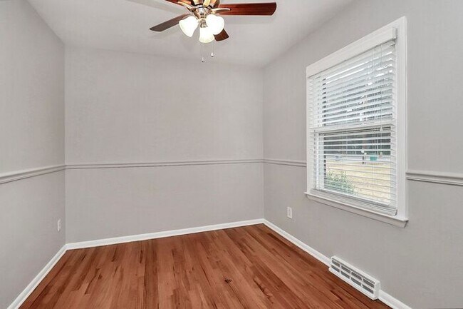 Building Photo - 3BD/1BA All Brick Ranch on One Acre!