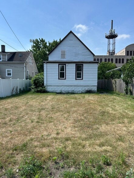 Building Photo - 251 Wildwood Rd