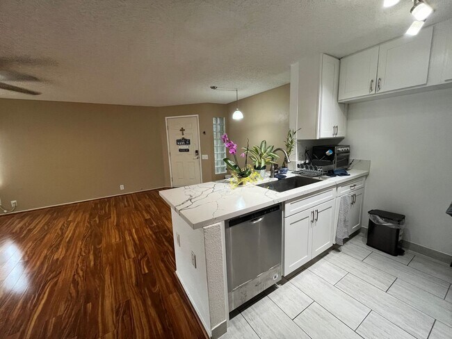Building Photo - Sun Rise 2 bedroom