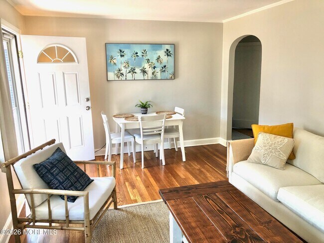 Building Photo - 1008 17th Ave