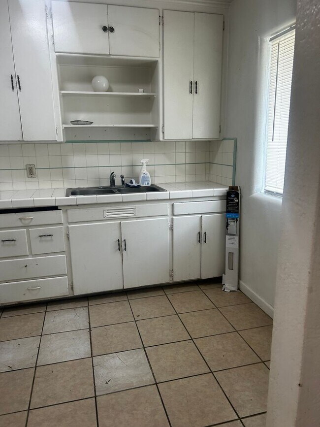 Building Photo - 3361 E McKinley Ave