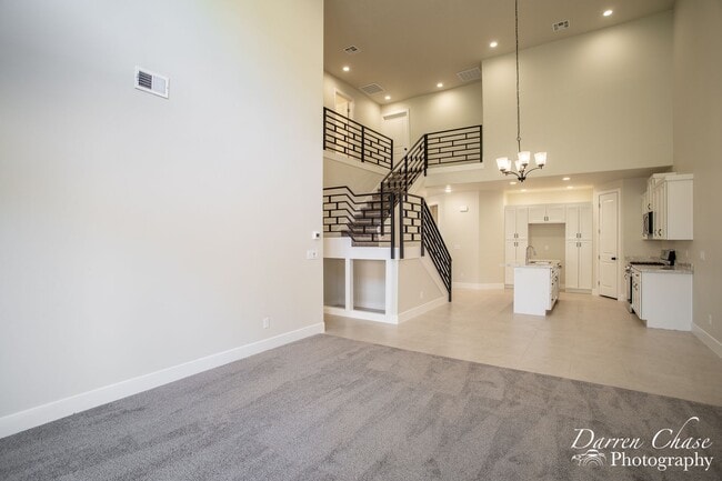 Building Photo - 4 bedroom, 2.5 bathroom townhome in Hurricane!