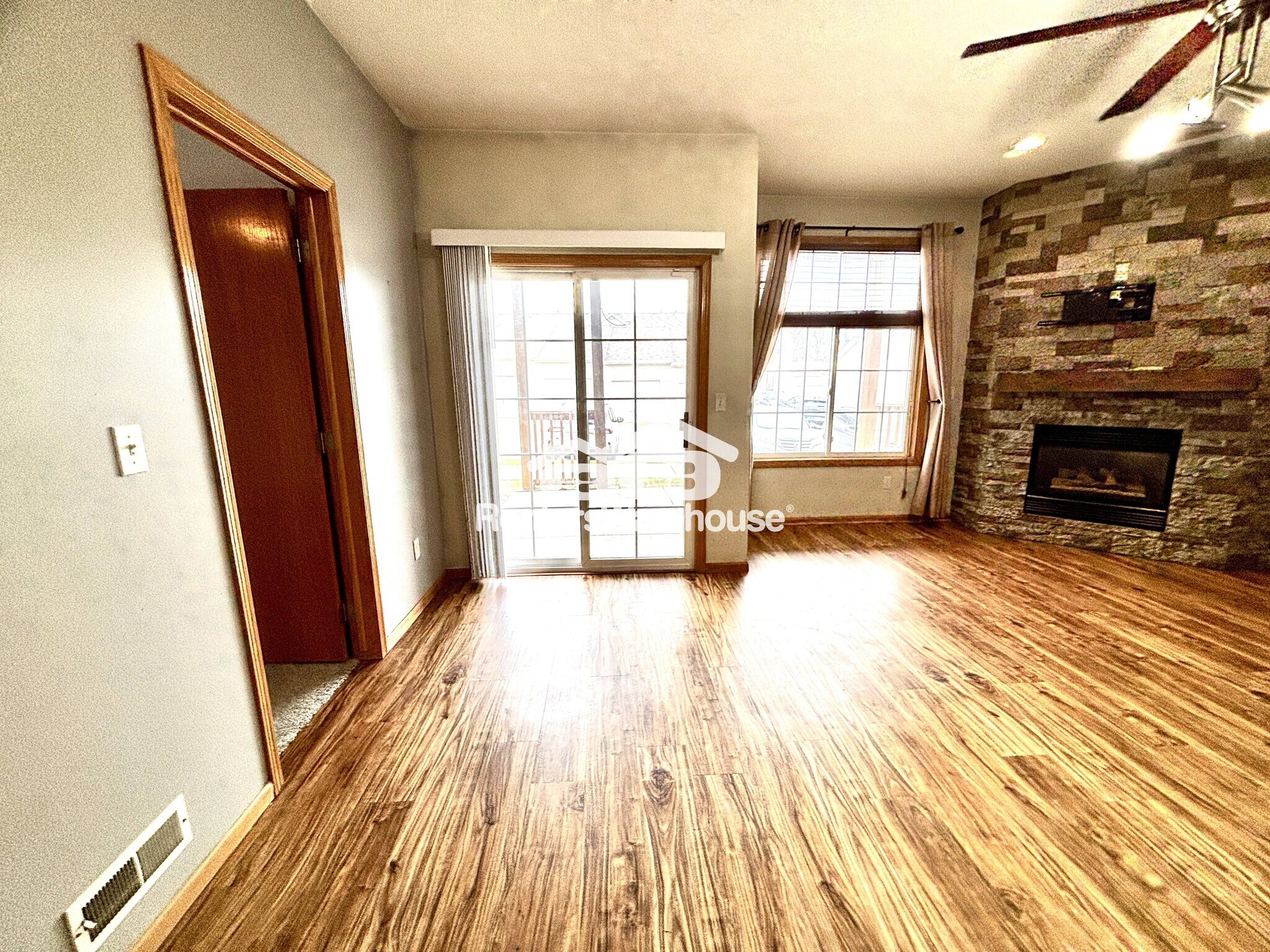 Building Photo - 950 67th St