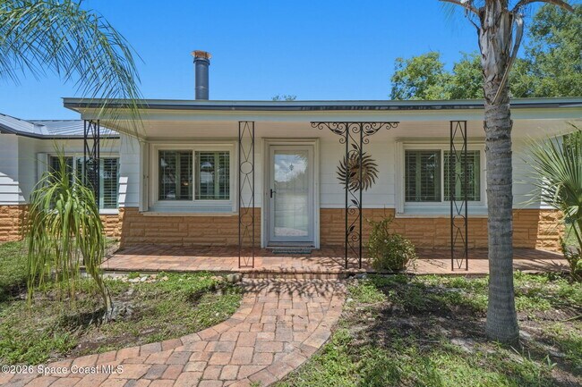 Building Photo - 394 Royal Palm Dr