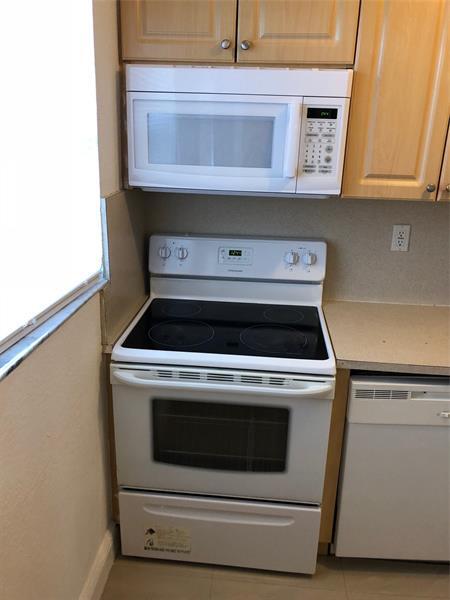 Building Photo - 110 SE 2nd St