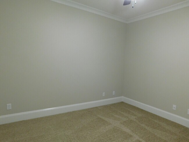 Building Photo - Grove Point Beauty