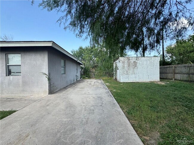 Building Photo - 18 S 20th Ave