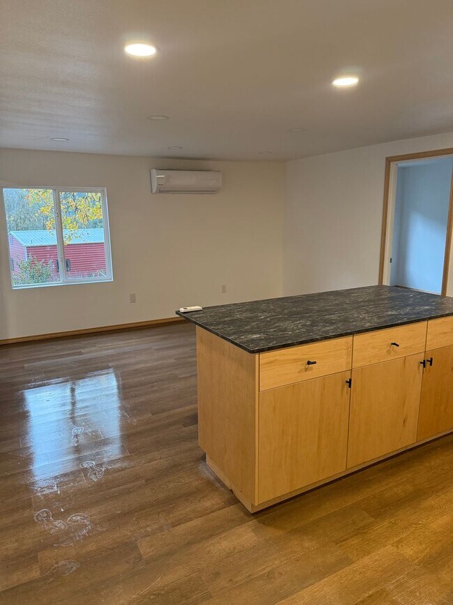 Building Photo - Swisshome