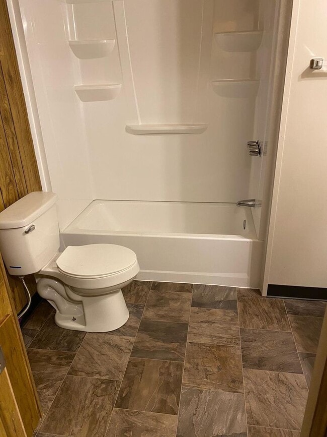 Building Photo - Bonney Lake Remodeled Manufactured Home!