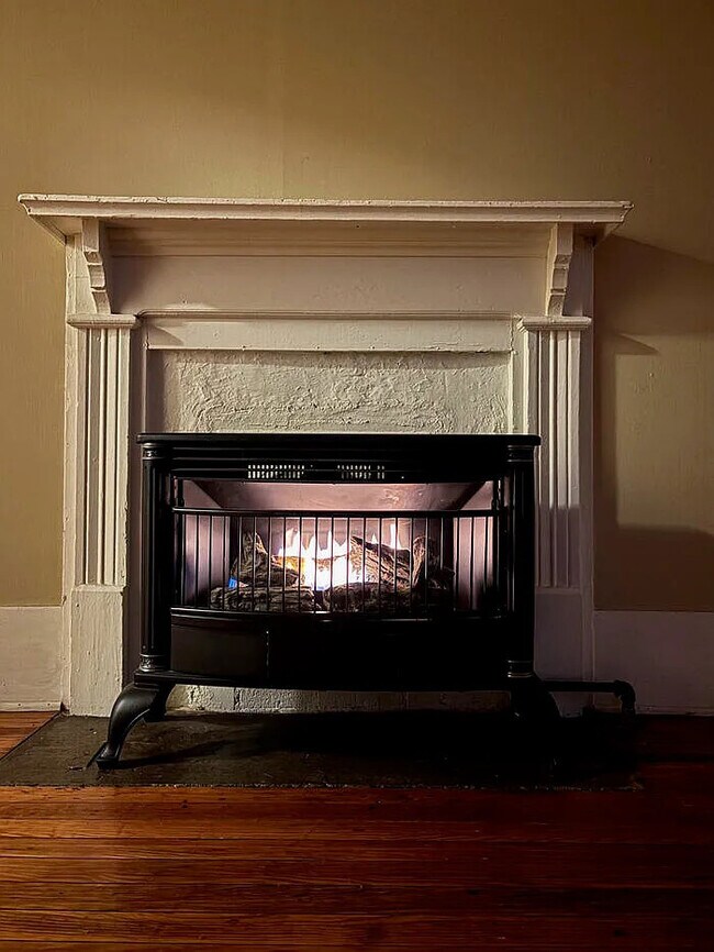 Building Photo - 2 Bedroom 2 Bathroom