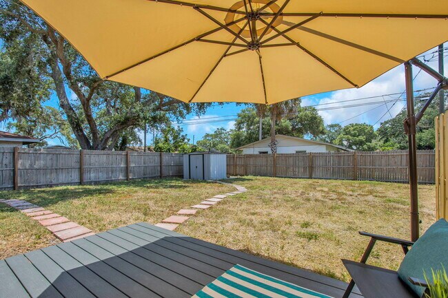 Building Photo - 2081 N Betty Ln