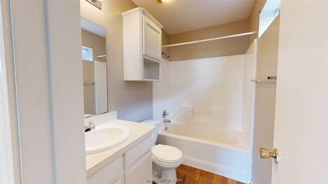 Building Photo - 1507 Hollowhill Drive Unit A