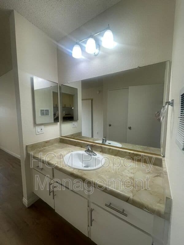 Building Photo - 8240 Whitsett Ave