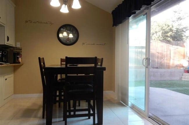 Building Photo - Two-Story 3 Bed, 2 Bath Townhome with Garage