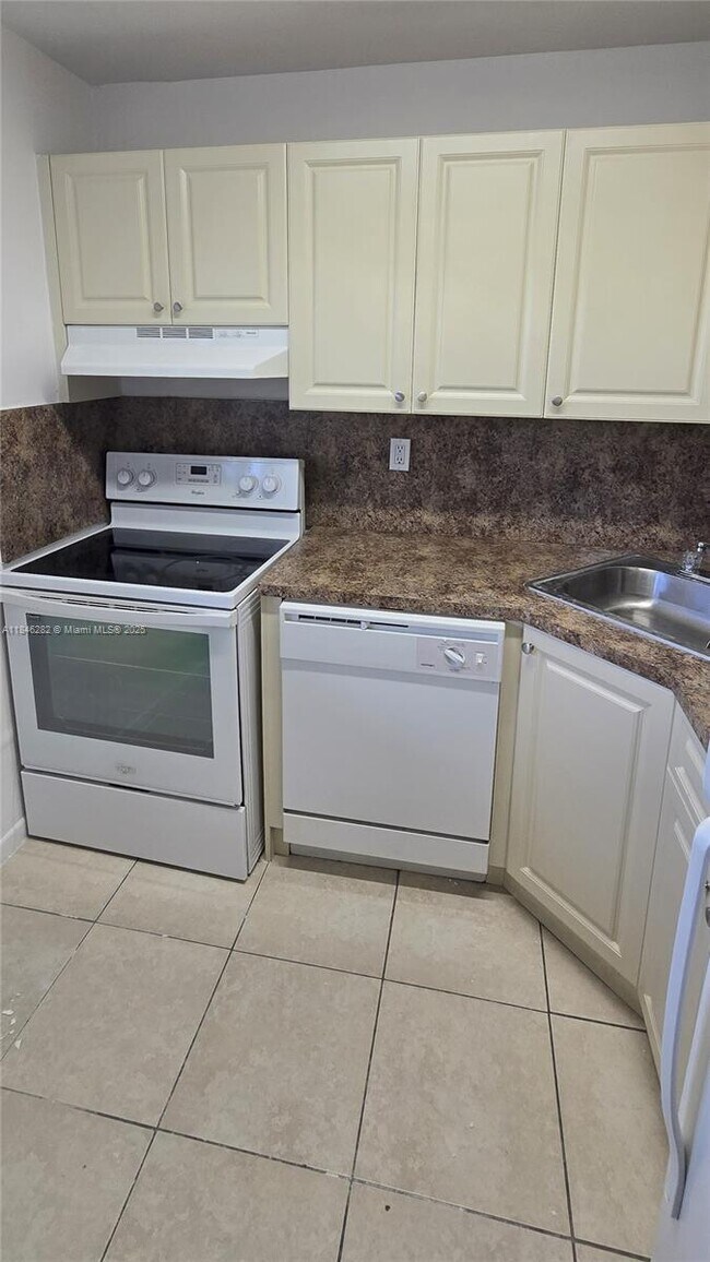 Building Photo - 10820 SW 200th Dr