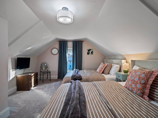 Building Photo - 6110 Ellen Ave