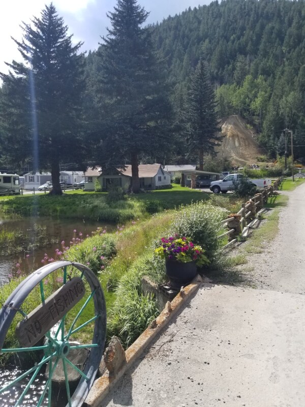 Building Photo - 1481 Chicago Creek Rd