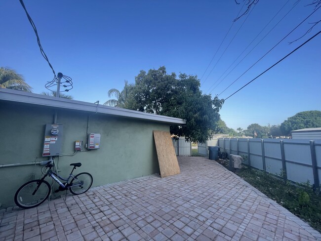 Building Photo - 768 Orchid Dr