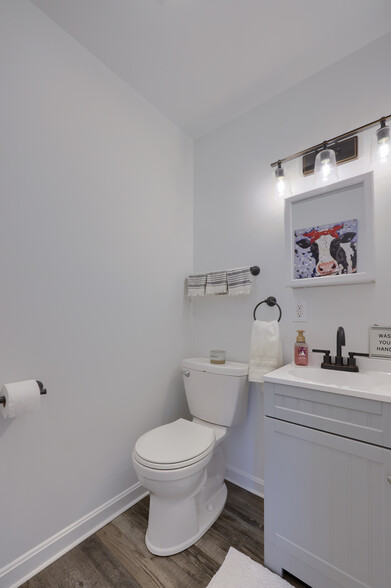 Building Photo - 76 Persian Lilac Dr