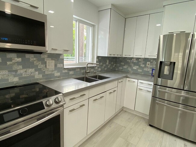 Building Photo - 403 SW 89th Pl