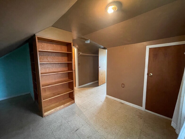 Building Photo - 311 Raphael Ave