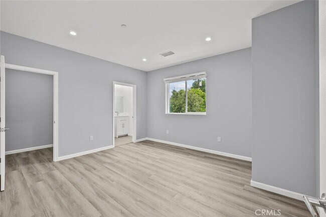 Building Photo - 15834 Eccles St