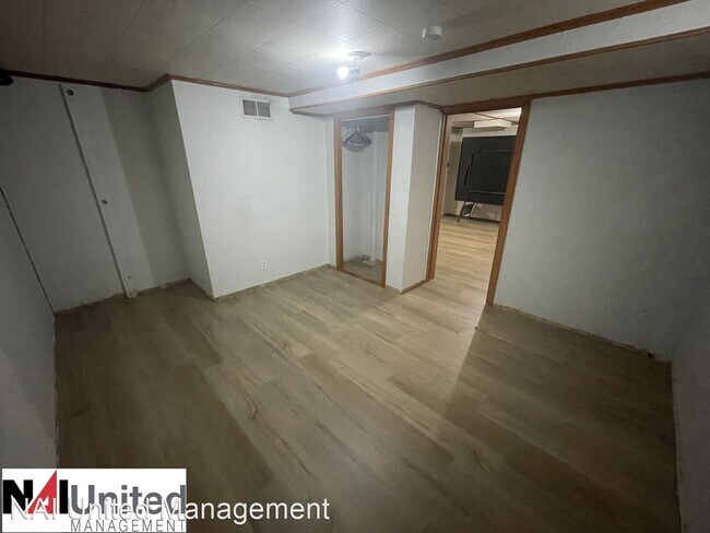 Building Photo - 3 br, 1 bath House - 2416 S Clinton