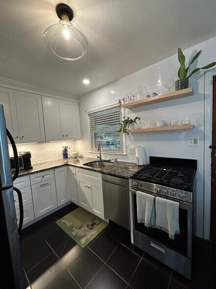 Kitchen - 6621 Cavalier Dr