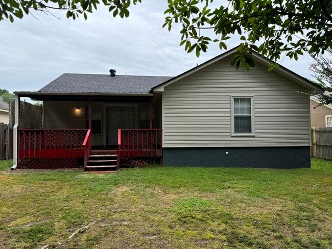 Building Photo - 875 Montclair St