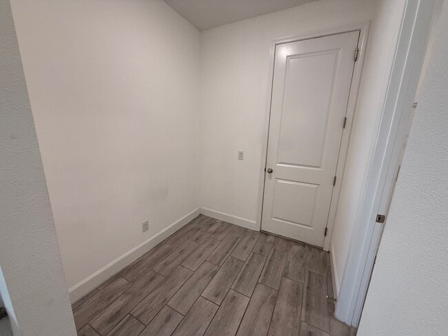 Building Photo - 5/4 Spacious Lake County Home