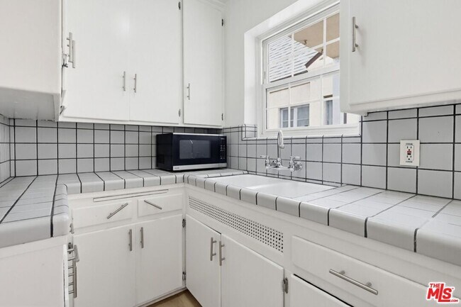 Building Photo - 1255 S Crescent Heights Blvd