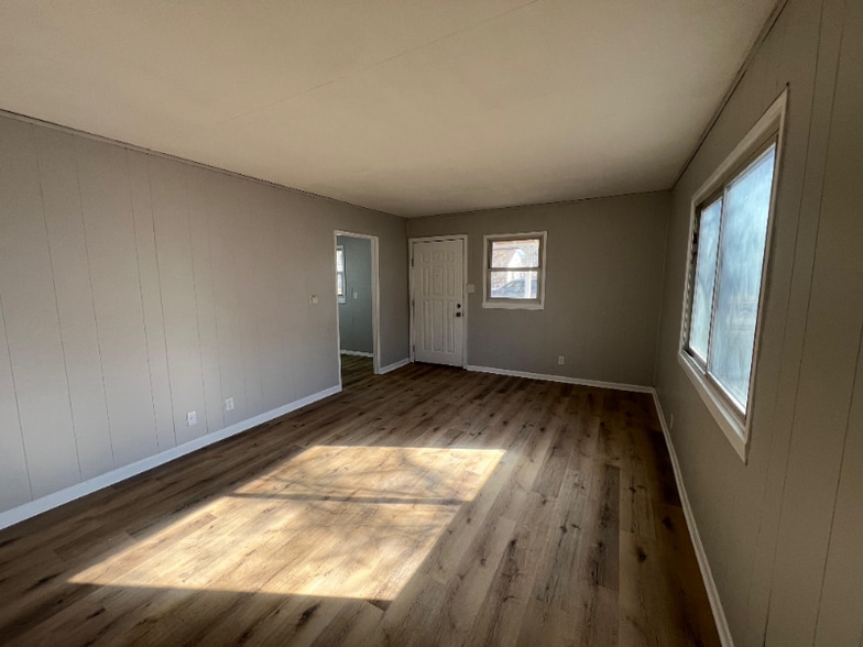 Building Photo - 6049 N 39th St