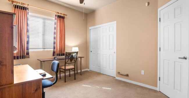 Building Photo - 4 bedroom 2 bath house